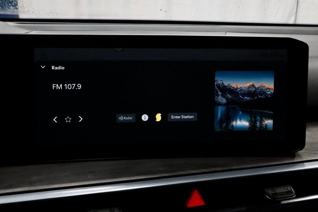 Used 2024 Kia Sorento SX image 11