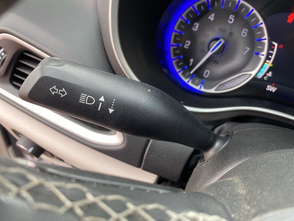 Used 2024 Chrysler Pacifica Touring-L image 34