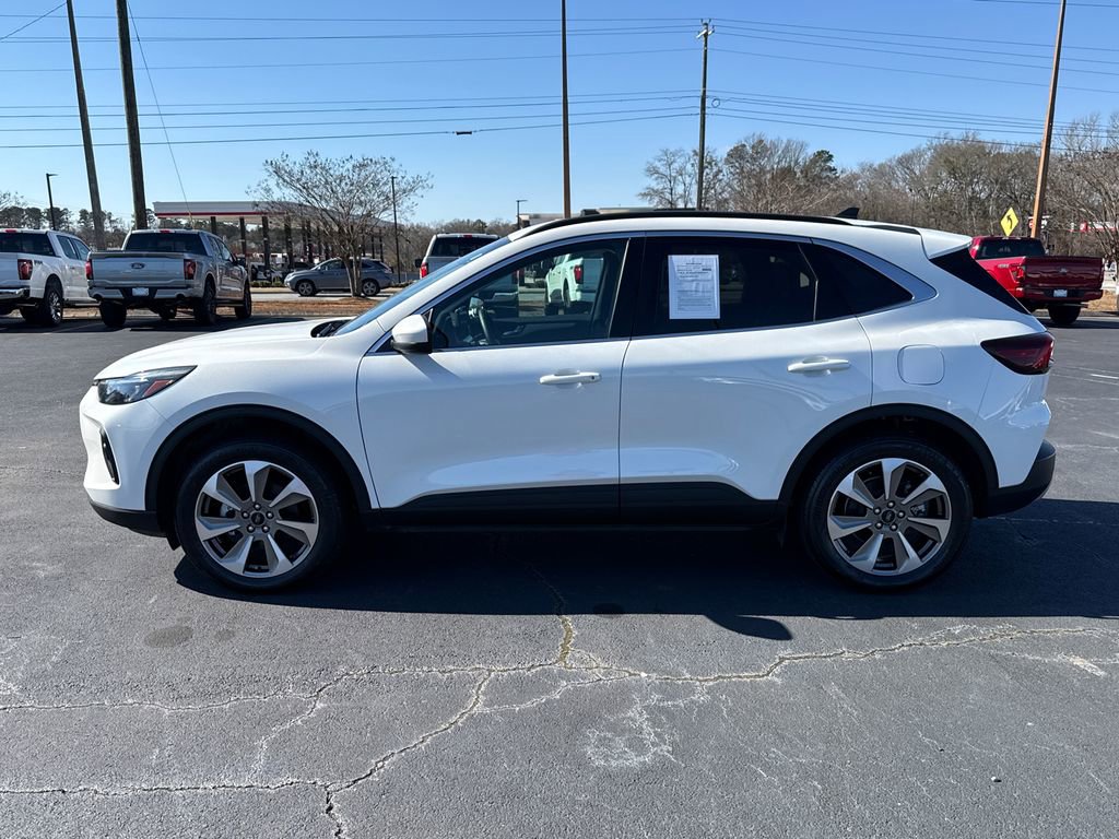Certified 2025 Ford Escape Platinum w/ Class II Trailer Tow Package image 4