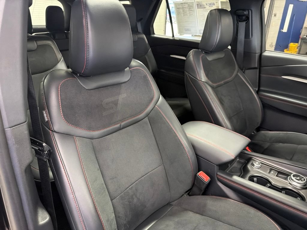 Certified 2025 Ford Explorer ST w/ Sun And Sound Package AWD/4WD image 9