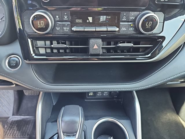 Used 2024 Toyota Highlander LE FWD image 29