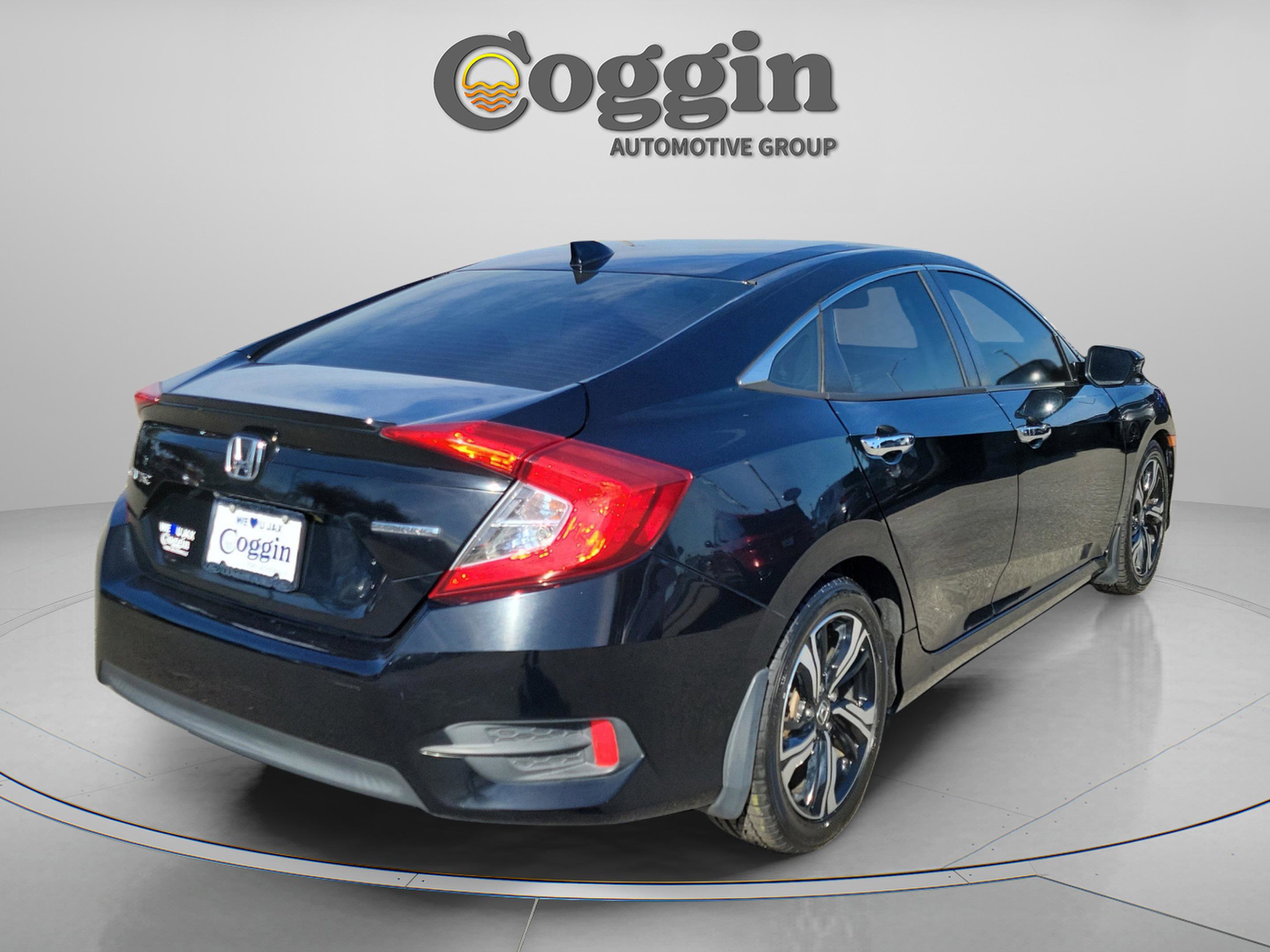 Used 2017 Honda Civic Touring image 3