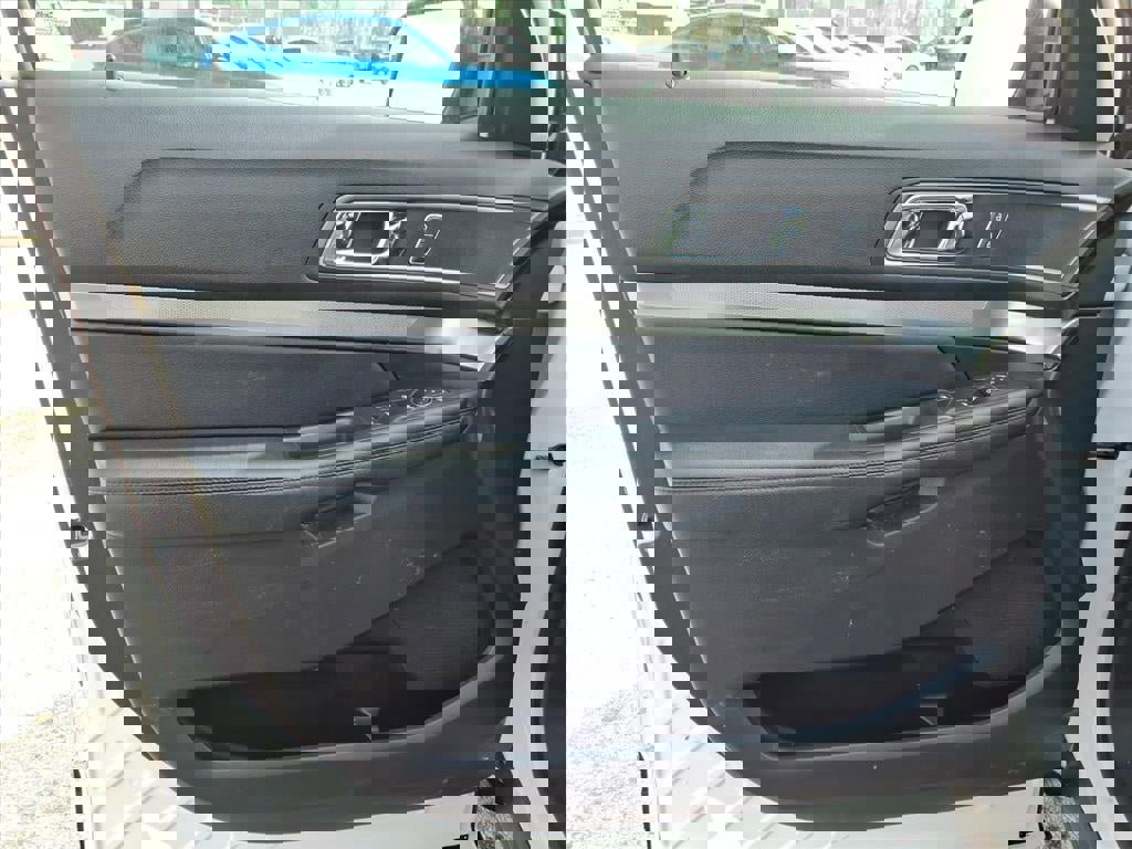 Certified 2019 Ford Explorer XLT w/ Equipment Group 202A image 15