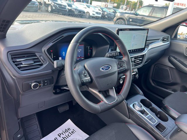 Certified 2025 Ford Escape ST-Line w/ Tech Pack #1 AWD/4WD image 7