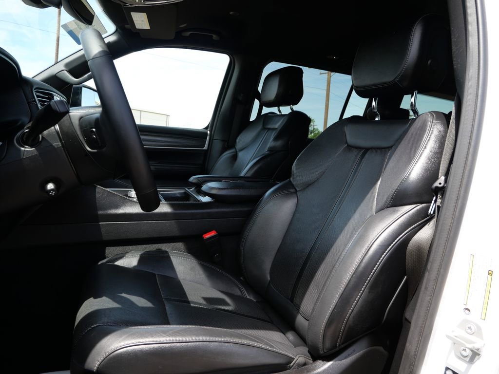 Used 2024 Jeep Wagoneer L Series II w/ Flexible Seating Group image 18