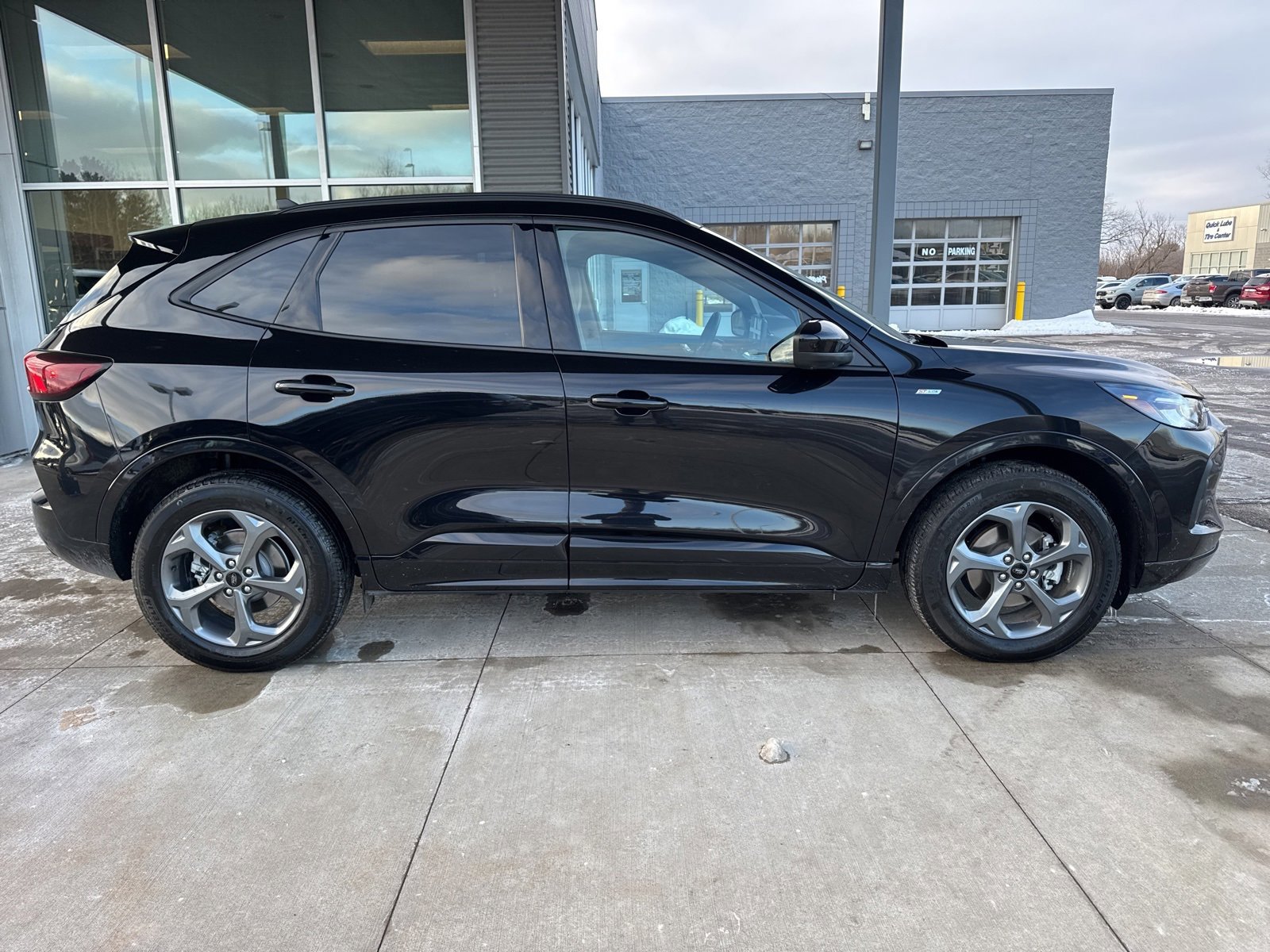 Certified 2024 Ford Escape ST-Line Select w/ Tech Pack #2 image 2