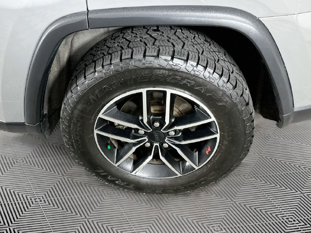 Used 2021 Jeep Grand Cherokee Trailhawk w/ Trailhawk Luxury Group AWD/4WD image 37