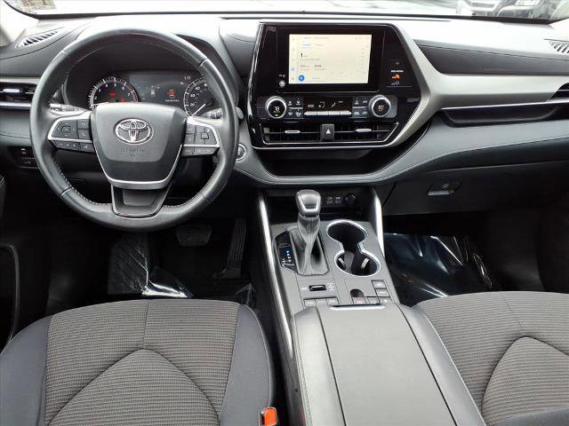Used 2023 Toyota Highlander LE image 9