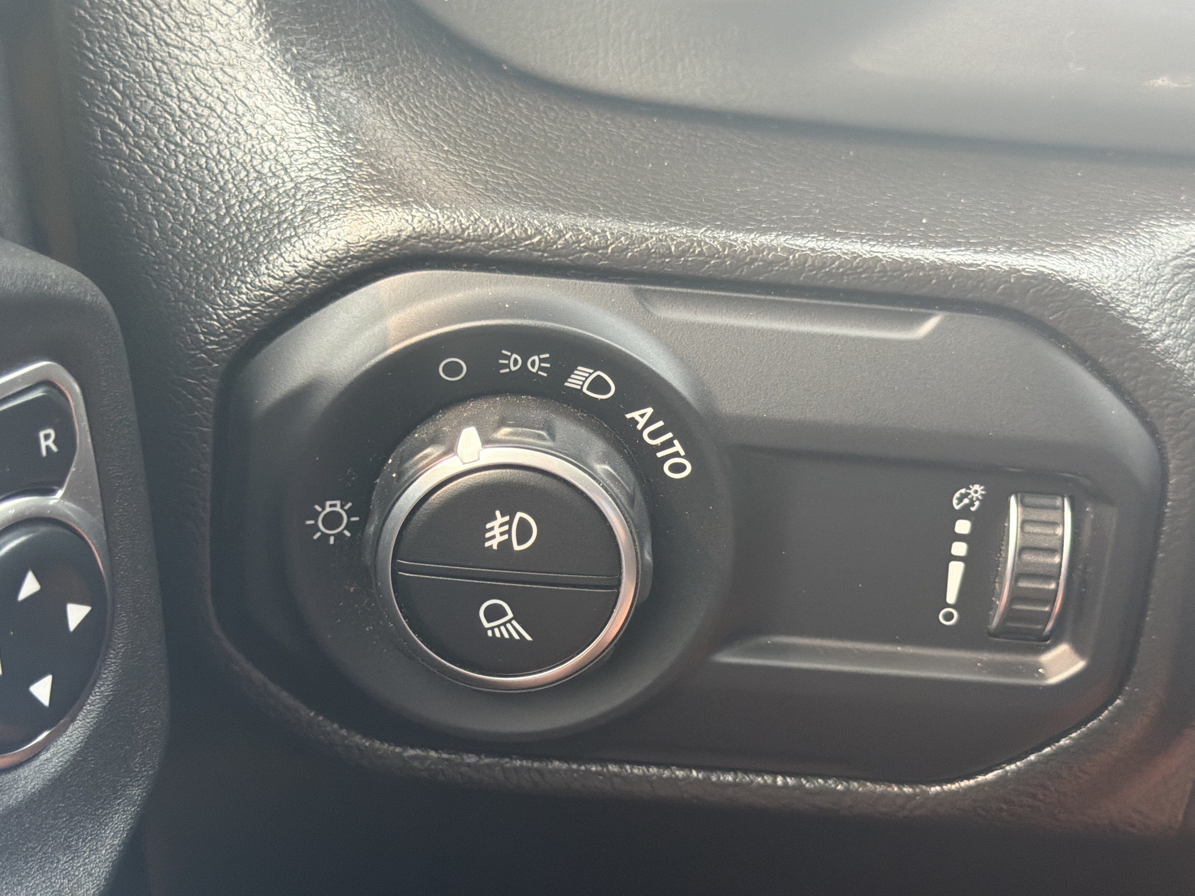 Used 2023 Jeep Gladiator Overland AWD/4WD image 29