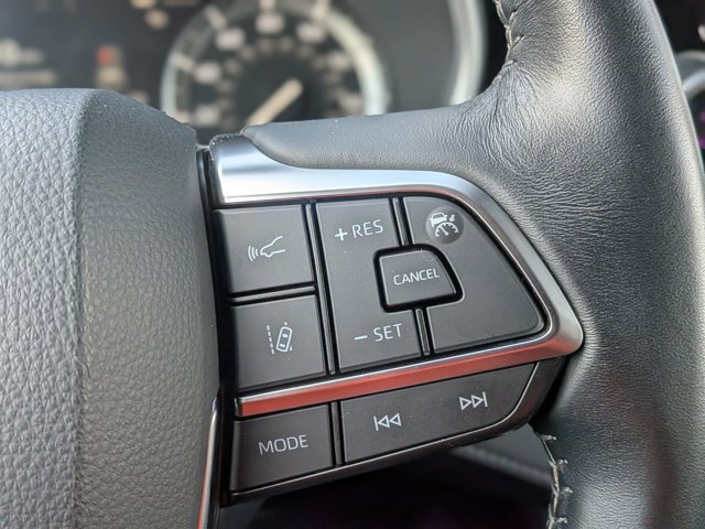 Used 2020 Toyota Highlander XLE image 18