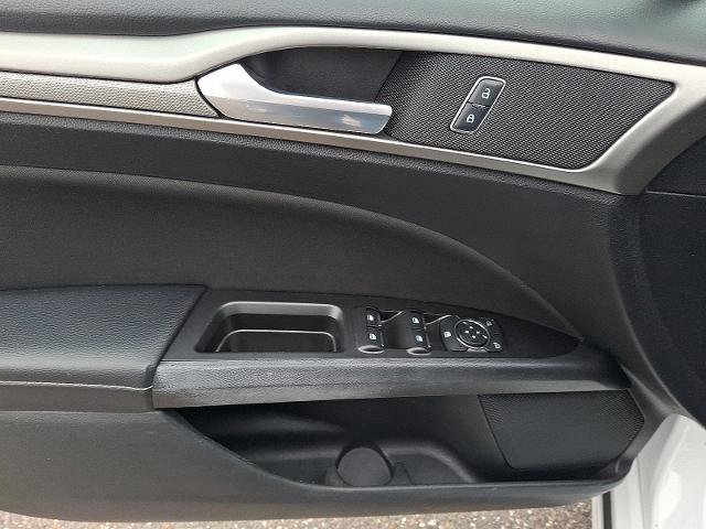 Certified 2017 Ford Fusion SE w/ Fusion SE Technology Package image 12