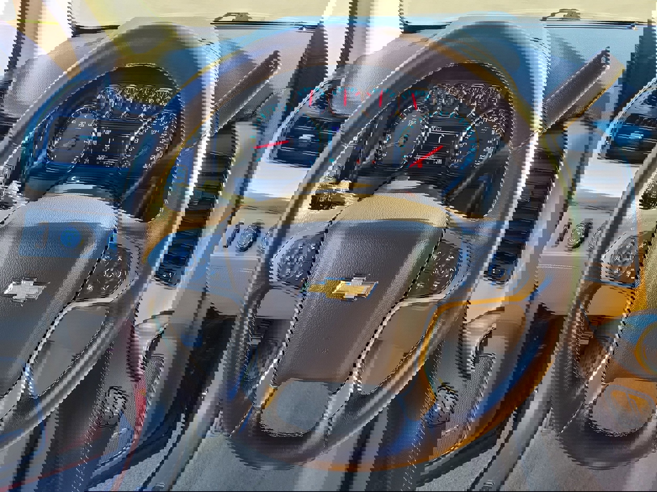 Used 2018 Chevrolet Suburban LT w/ Luxury Package image 26