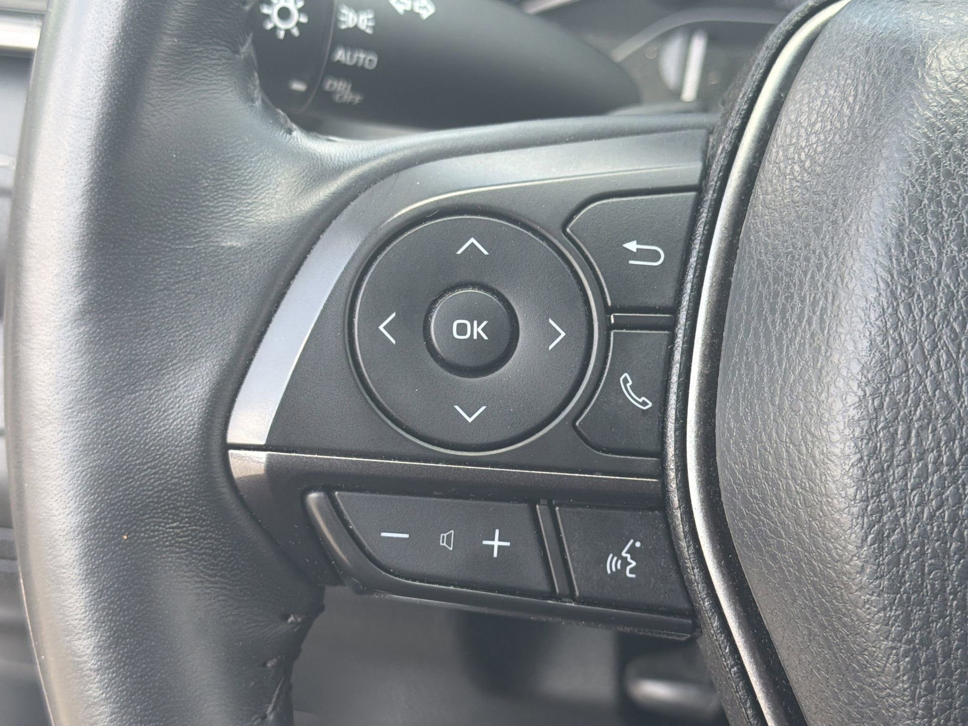 Used 2024 Toyota Camry SE w/ Convenience Package FWD image 14