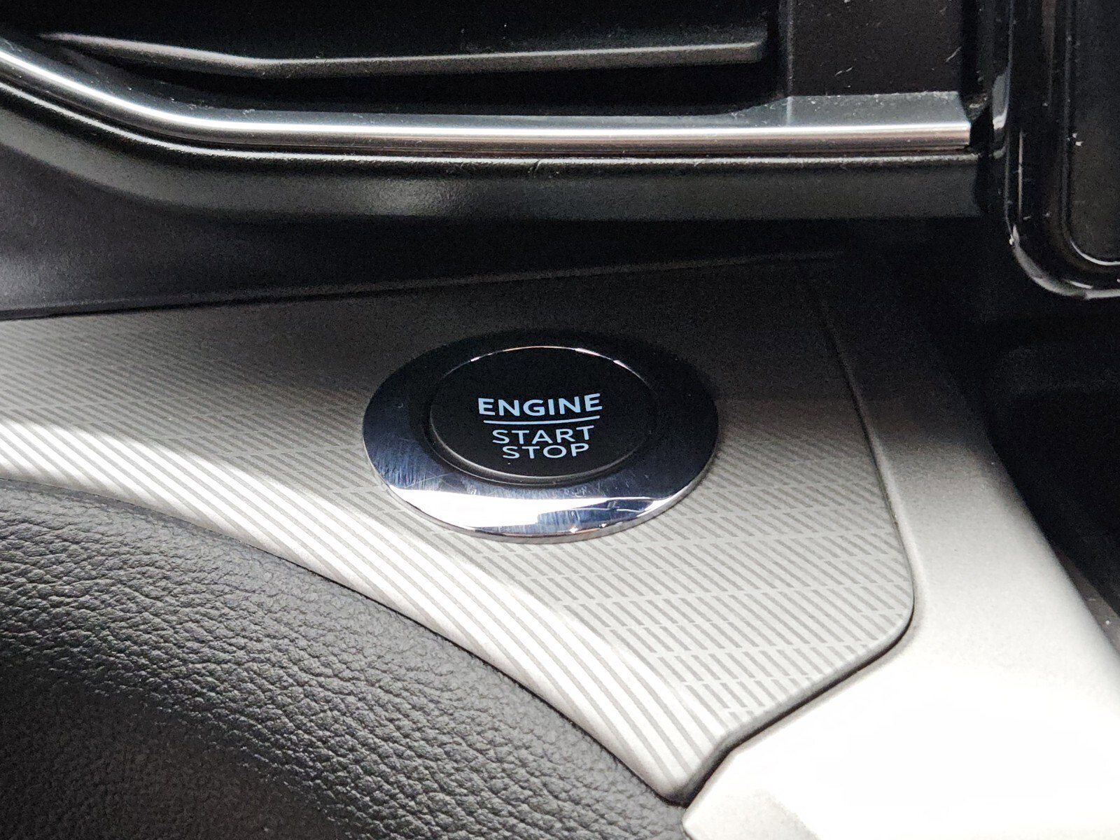 Certified 2022 Ford Explorer XLT w/ Equipment Group 202A image 25