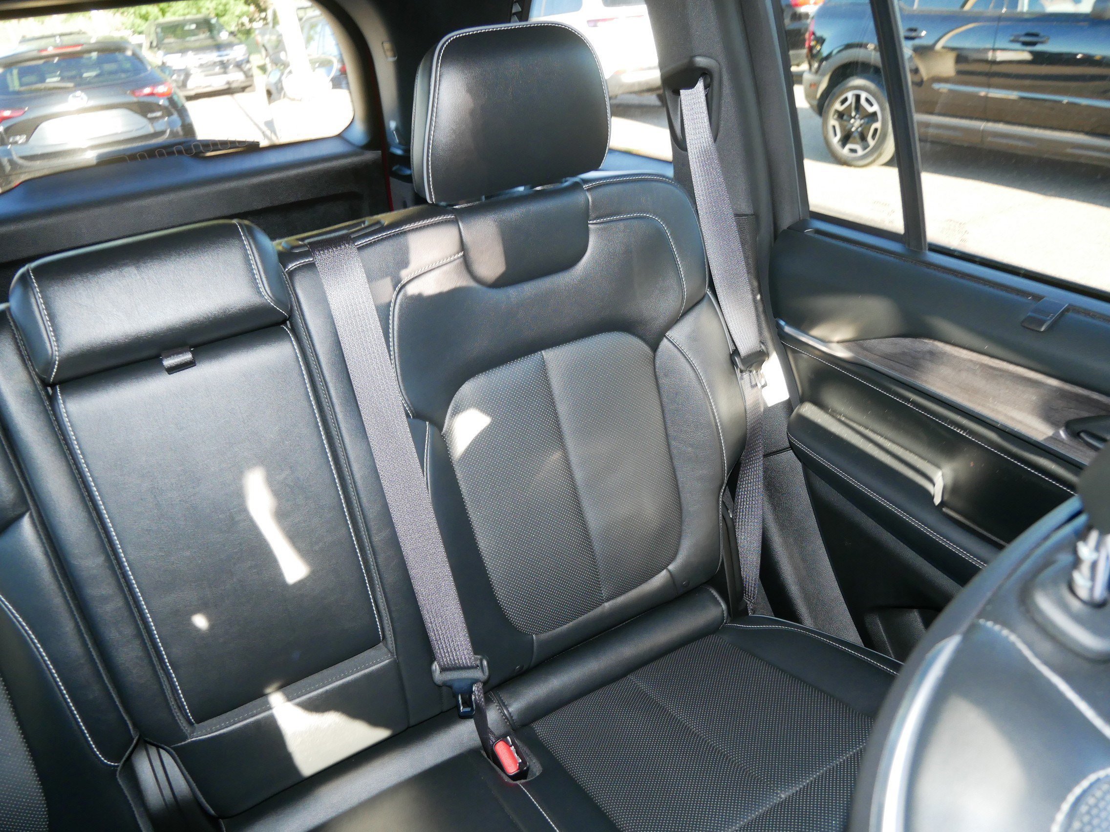 Used 2022 Jeep Grand Cherokee Overland w/ Luxury Tech Group IV image 14