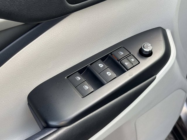 Used 2019 Toyota Highlander XLE FWD image 27