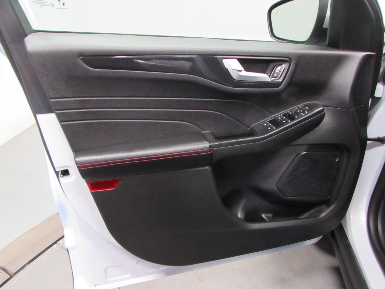 Certified 2025 Ford Escape ST-Line Select AWD/4WD image 12
