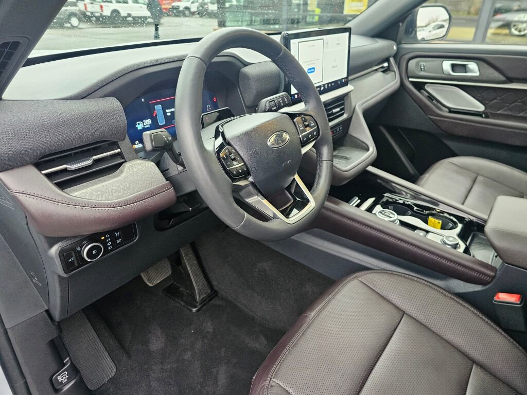 Certified 2025 Ford Explorer Platinum w/ LUX Leather Package image 20