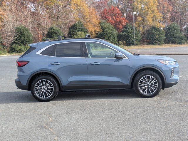 Certified 2024 Ford Escape SE w/ PHEV Premium Package image 6