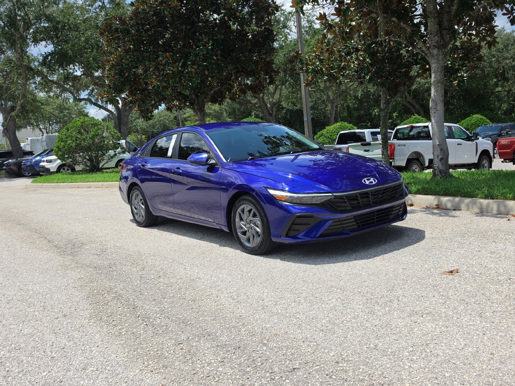 Used 2024 Hyundai Elantra SEL FWD image 2