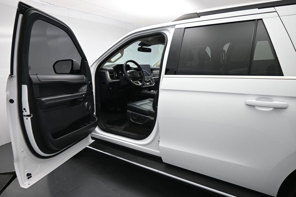 Certified 2023 Ford Expedition Max XLT RWD image 9