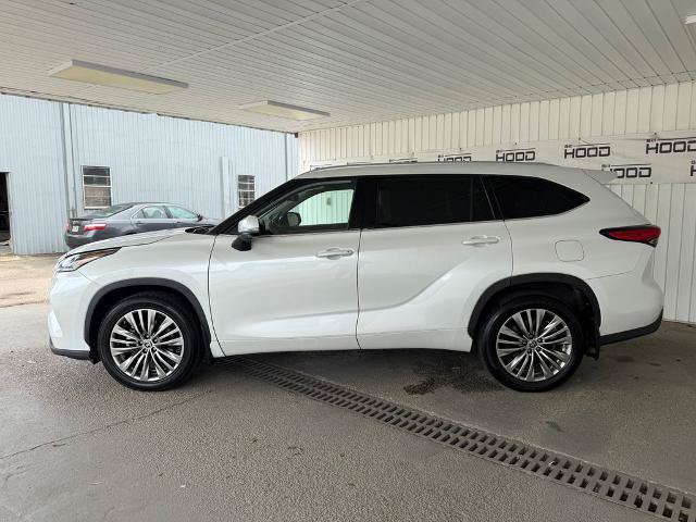 Used 2023 Toyota Highlander Platinum FWD image 29