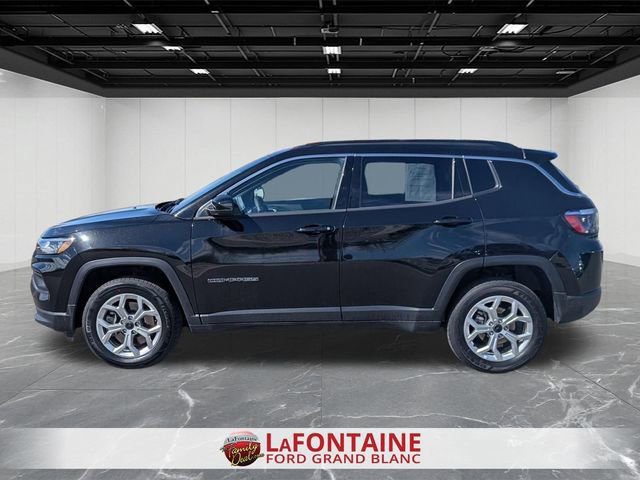 Used 2025 Jeep Compass Latitude w/ Sun & Sound Group image 7