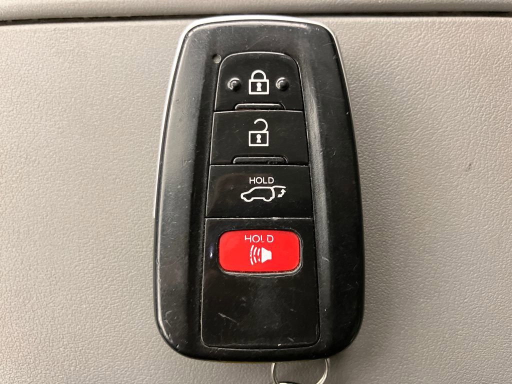 Used 2020 Toyota Highlander Limited image 32