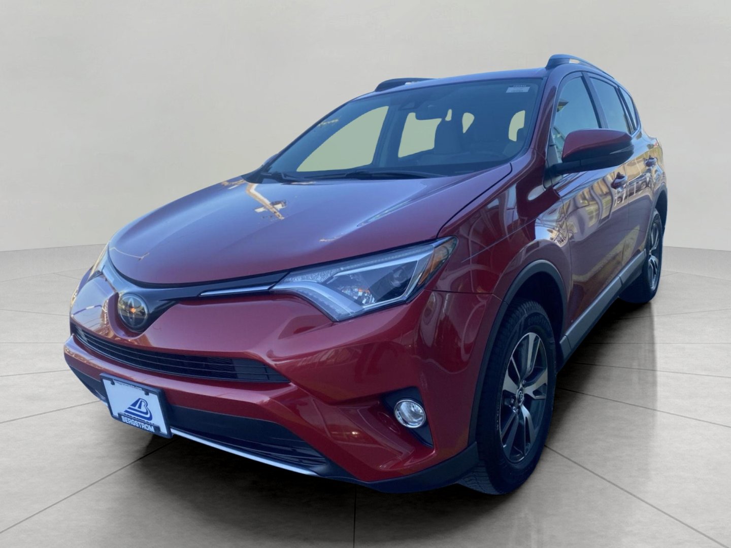 Used 2017 Toyota RAV4 XLE w/ All Weather Liner Package AWD/4WD image 4