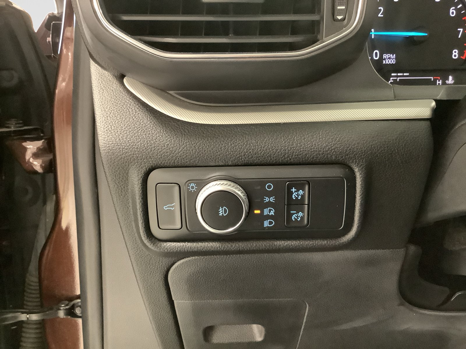 Certified 2020 Ford Explorer XLT w/ Equipment Group 202A RWD image 18