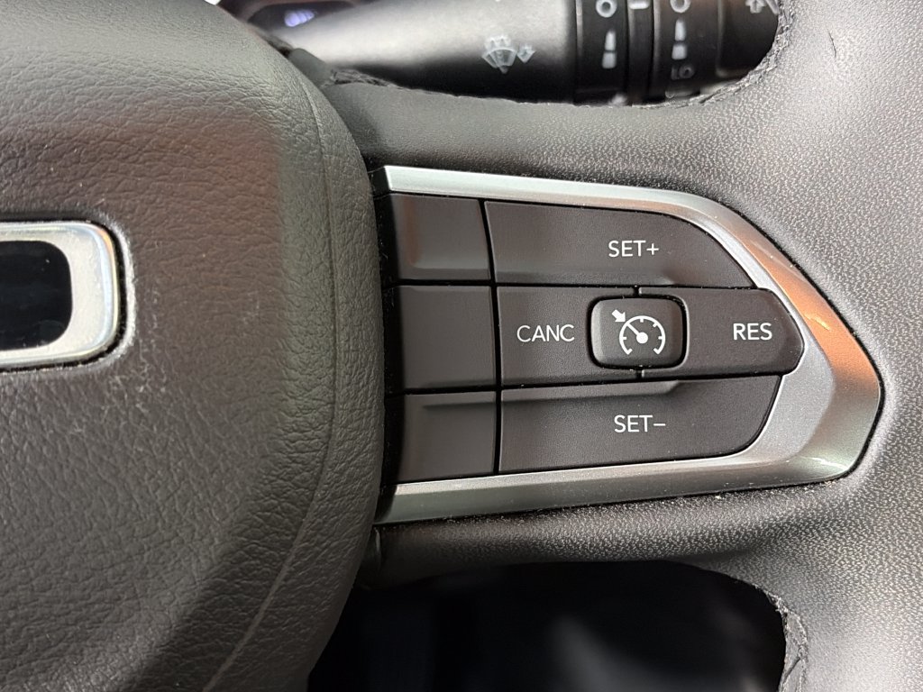 Used 2024 Jeep Compass Latitude AWD/4WD image 18