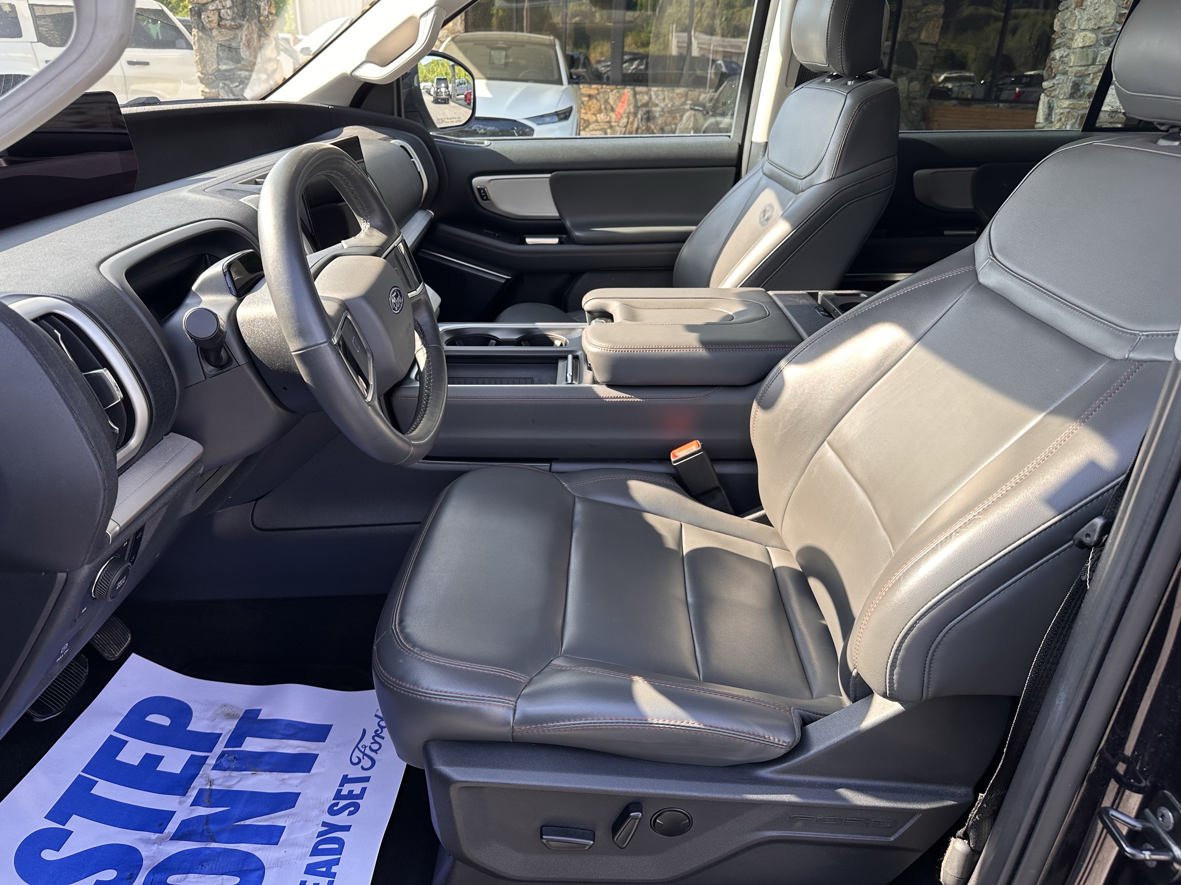 Certified 2025 Ford Expedition Active AWD/4WD image 10