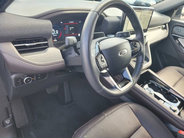 Certified 2025 Ford Explorer Platinum w/ LUX Leather Package image 9