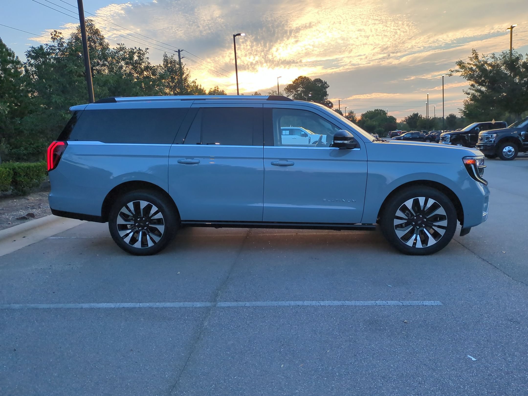 Certified 2025 Ford Expedition Max Platinum w/ Driver's Package AWD/4WD image 3