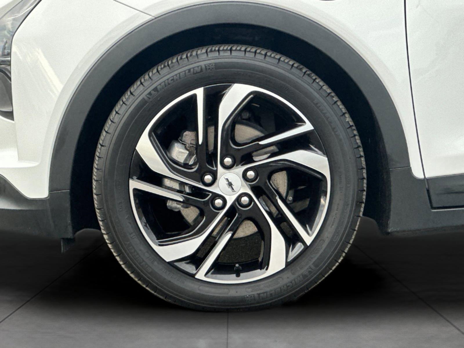 Used 2023 Chevrolet Bolt LT w/ Infotainment Package image 24