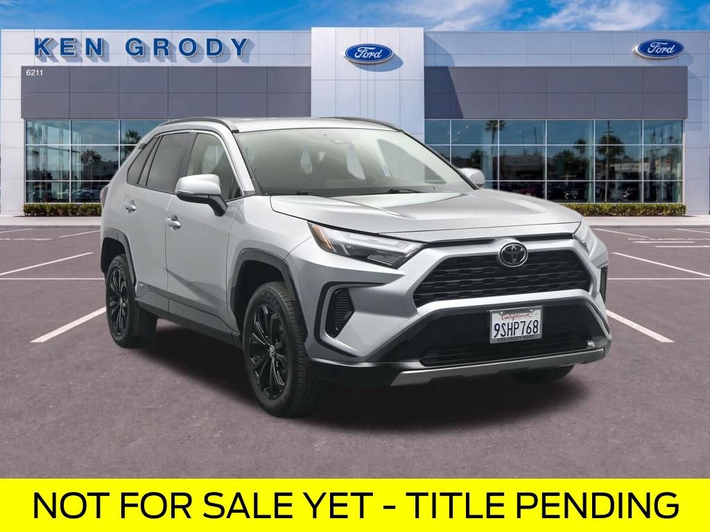 Used 2025 Toyota RAV4 SE AWD/4WD image 1