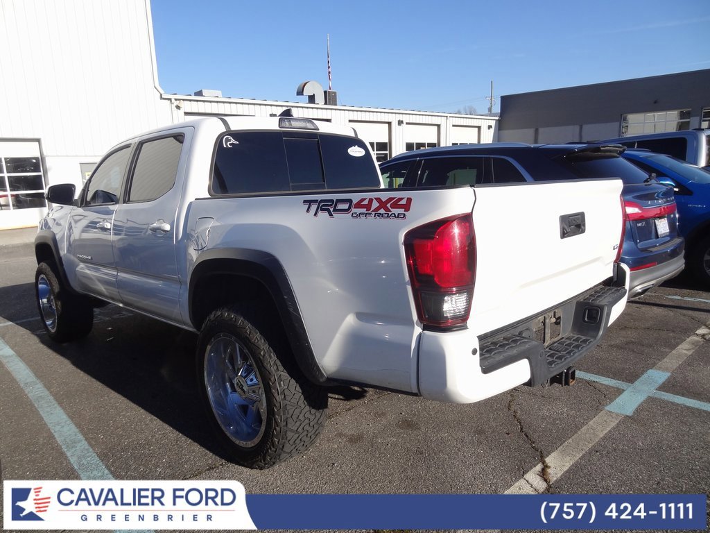 Used 2018 Toyota Tacoma TRD Off-Road image 2