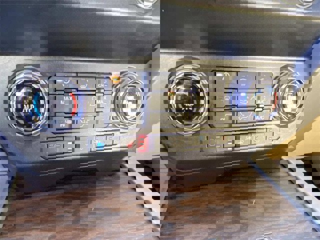 Certified 2020 Ford F150 Lariat w/ Equipment Group 502A Luxury image 65