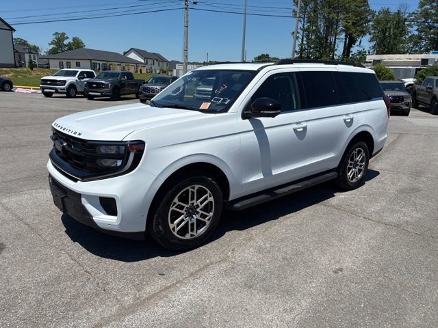 Certified 2025 Ford Expedition Active AWD/4WD image 5