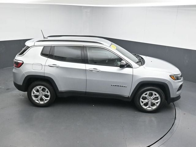 Used 2024 Jeep Compass Latitude AWD/4WD image 26