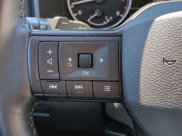 Used 2025 Nissan Rogue SV image 30