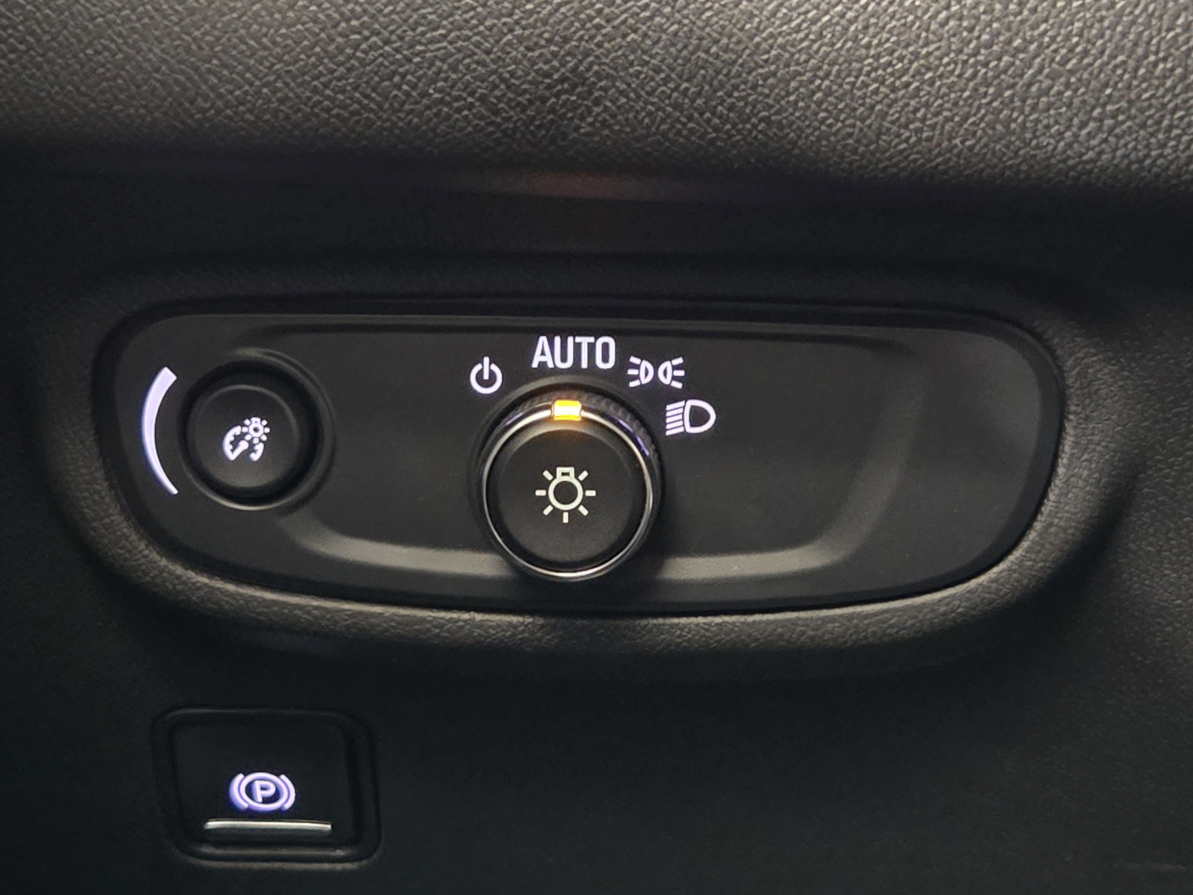 Used 2024 GMC Terrain SLE FWD image 23