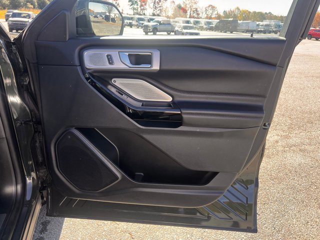 Certified 2022 Ford Explorer Platinum w/ Equipment Group 601A image 34