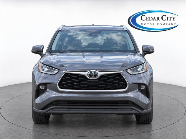 Used 2024 Toyota Highlander XLE AWD/4WD image 5