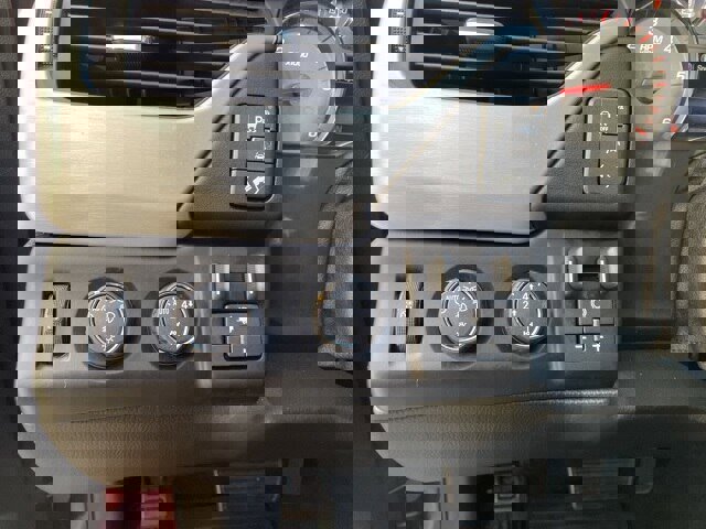 Used 2016 GMC Yukon SLT w/ Premium Edition image 23