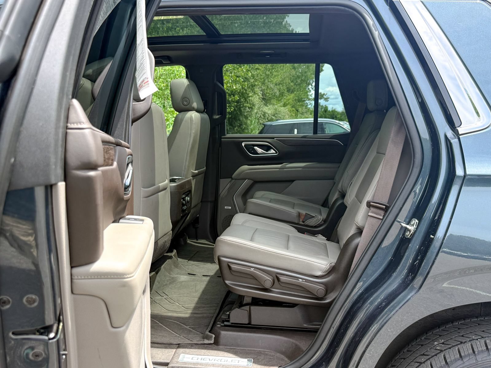 Used 2021 Chevrolet Tahoe LT w/ LT Signature Package AWD/4WD image 18