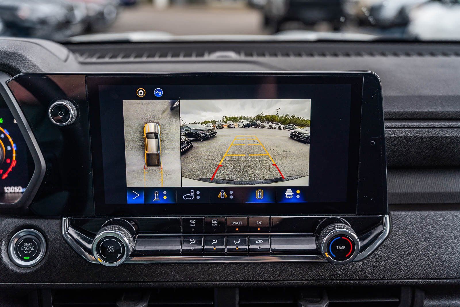 Used 2024 Chevrolet Colorado Trail Boss w/ Technology Package image 31