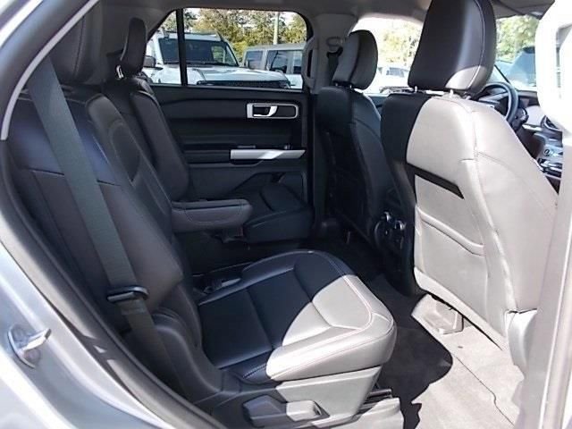 Certified 2022 Ford Explorer XLT w/ Equipment Group 202A image 7