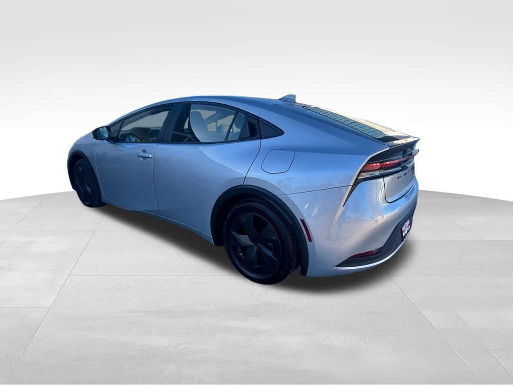 Used 2024 Toyota Prius LE image 5