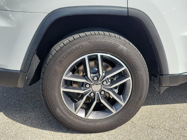 Used 2018 Jeep Grand Cherokee Laredo RWD image 11